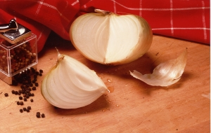 Read more about the article Soğan suyu ile zayıflıyoruz