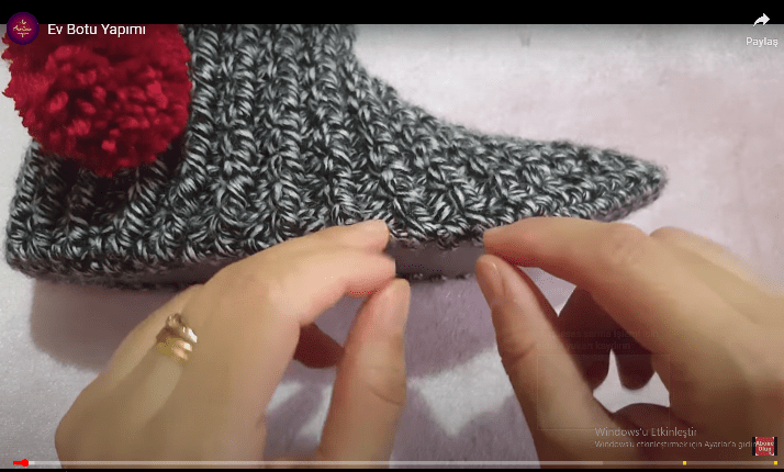 Ponponlu örgü yarım bot yapılışı