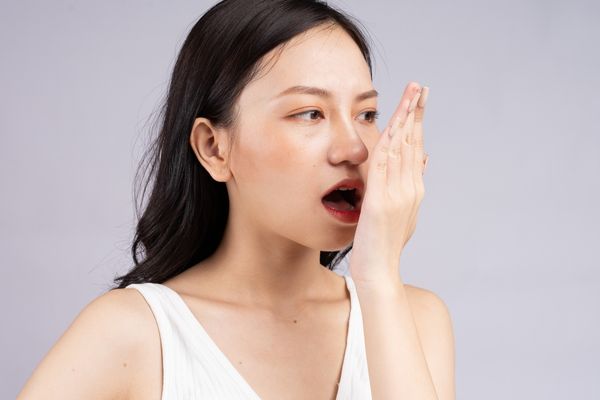 4 MALZEME İLE AĞIZ KOKUSUNDAN KURTARAN KARIŞIM