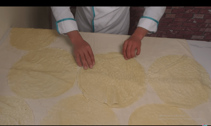 Hazır yufkanın sırrını öğrenmek ister misiniz sizde evinizde artık yapabileceksiniz