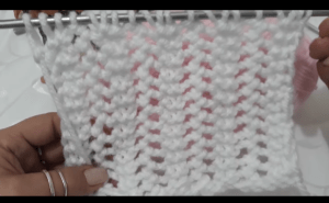 Read more about the article Önlü arkalı aynı örülen ajur örgü deseni yapılışı