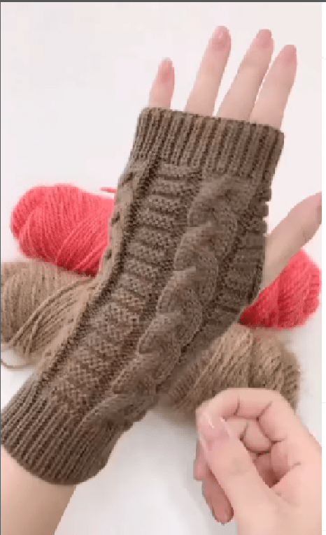 Saç örgülü parmaksız eldiven