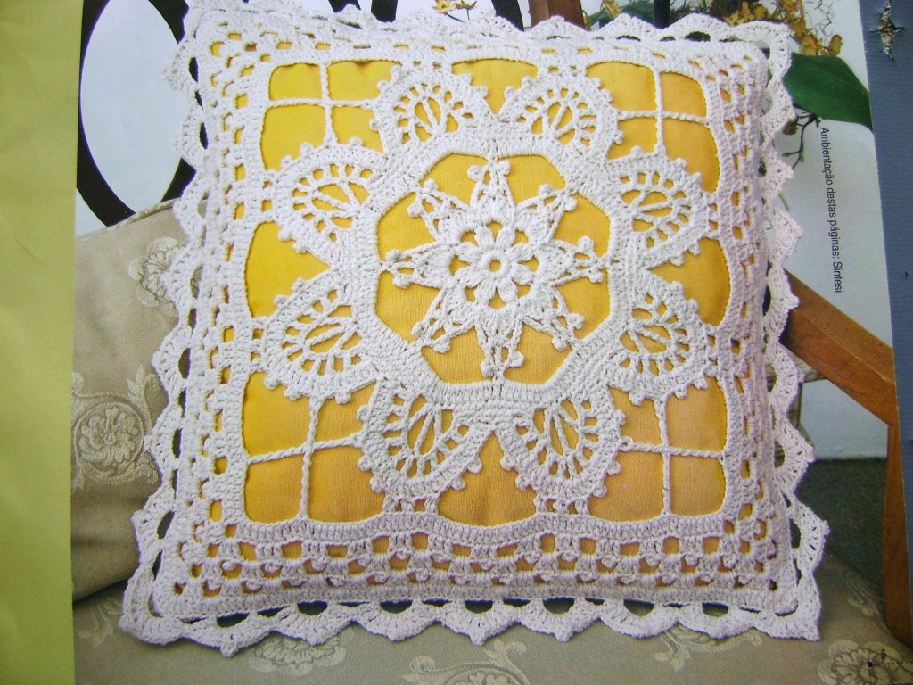 2 Adet tığ işi kırlent ve şeması