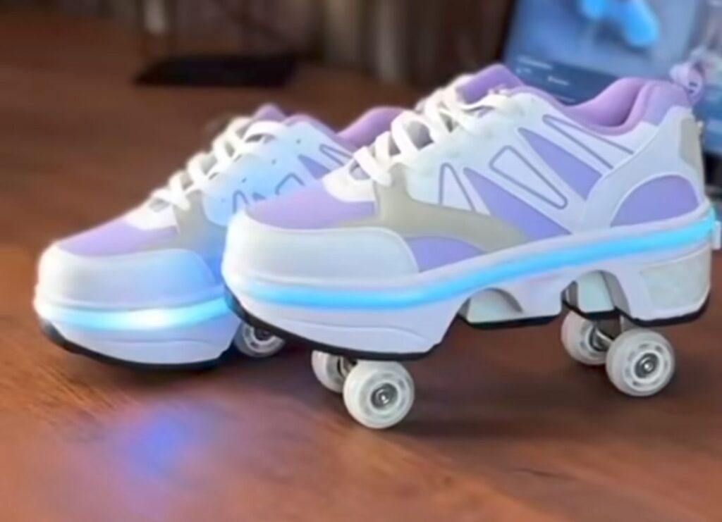 Mor ve beyaz renkli, tabanında tekerlek mekanizması ve LED ışık detayları bulunan, günlük kullanıma uygun modern patenli spor ayakkabı
